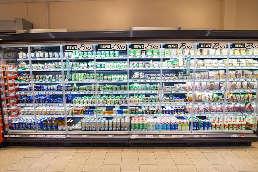 Bio-Produkte im Supermarkt REWE Zwingel