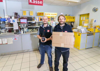 Mitarbeiter der Post-Stelle in Heßdorf